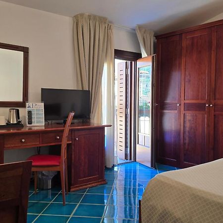Hotel Pisacane Сапри Екстериор снимка