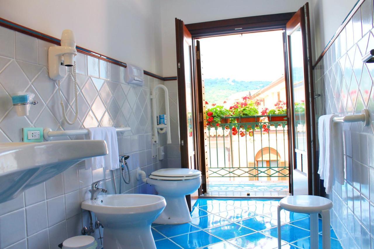 Hotel Pisacane Сапри Екстериор снимка