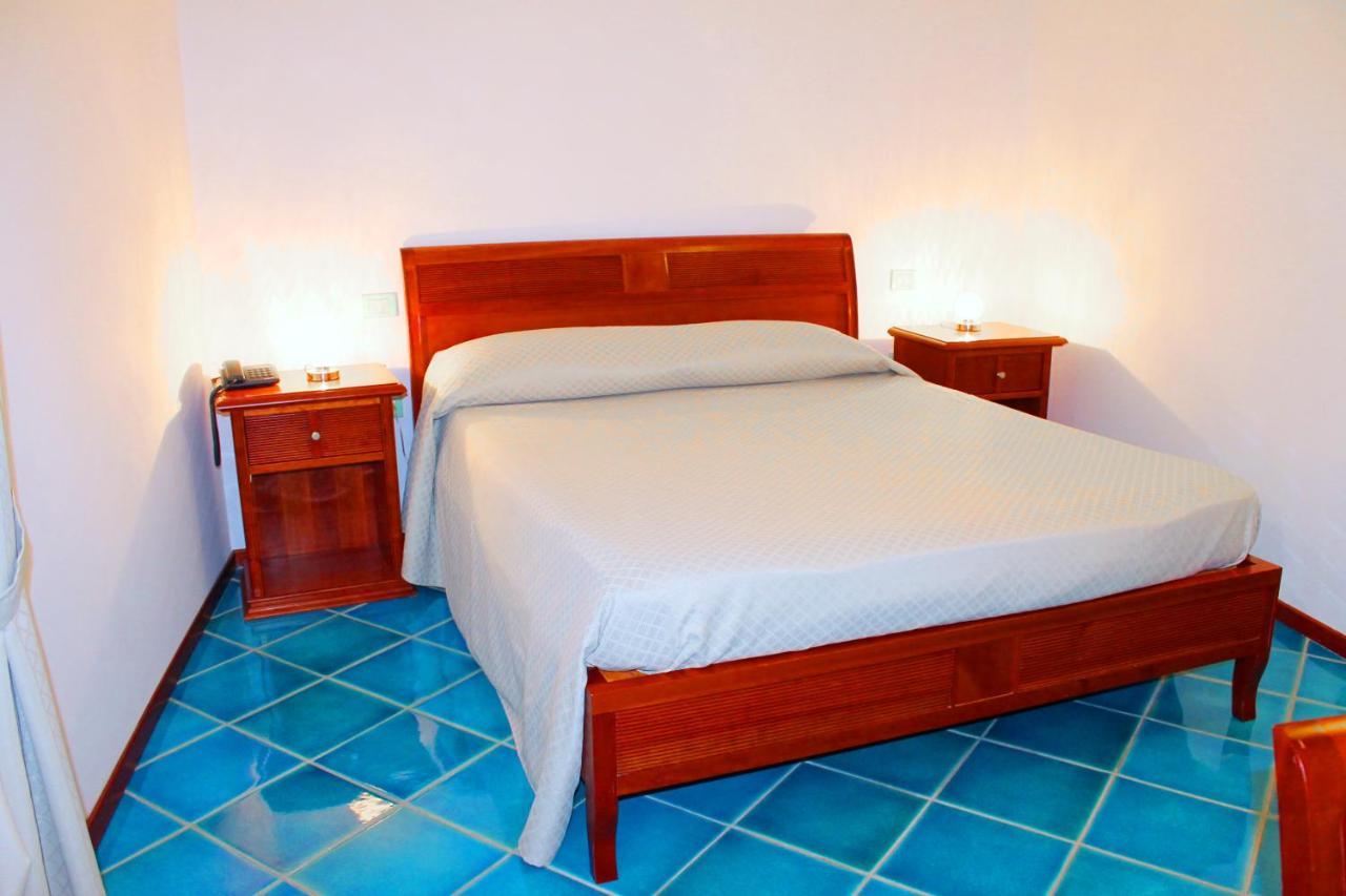 Hotel Pisacane Сапри Екстериор снимка