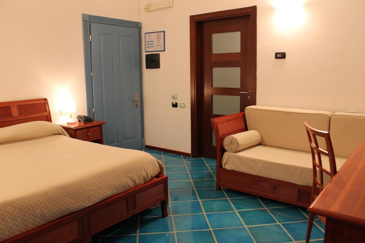 Hotel Pisacane Сапри Екстериор снимка