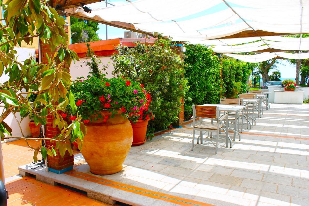 Hotel Pisacane Сапри Екстериор снимка
