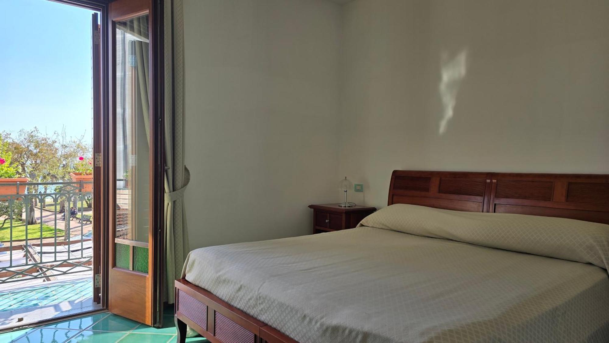 Hotel Pisacane Сапри Екстериор снимка