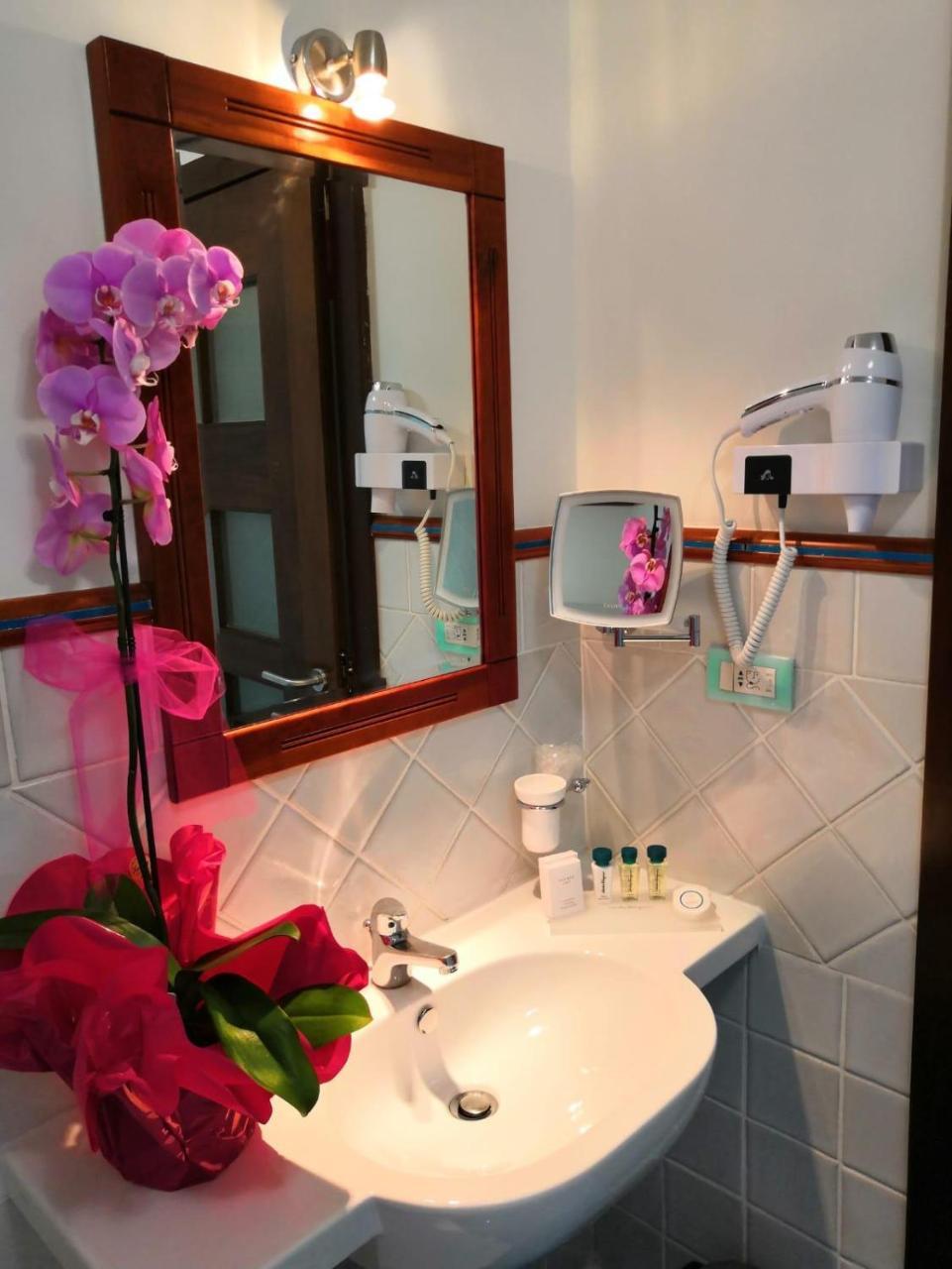 Hotel Pisacane Сапри Екстериор снимка