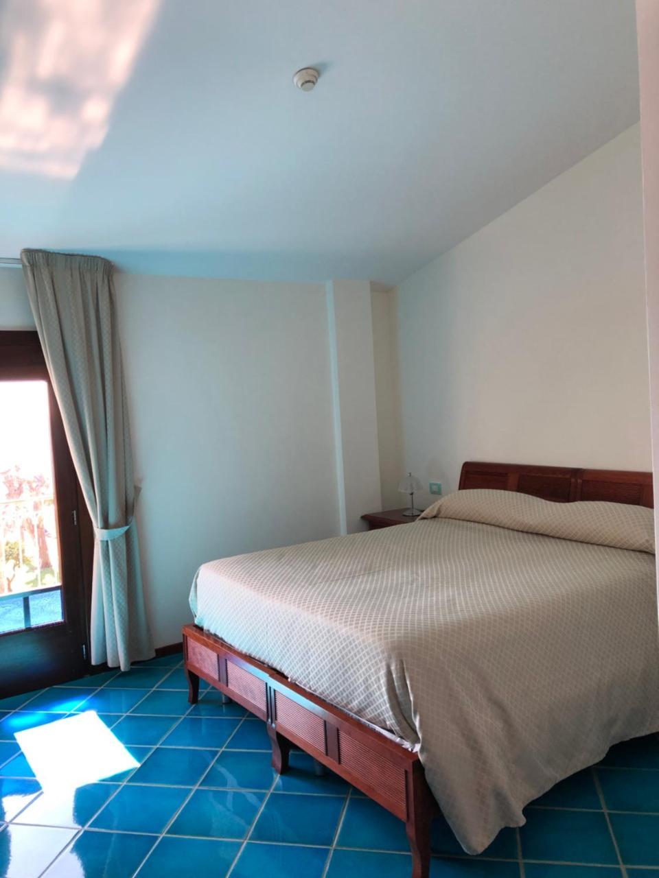Hotel Pisacane Сапри Екстериор снимка